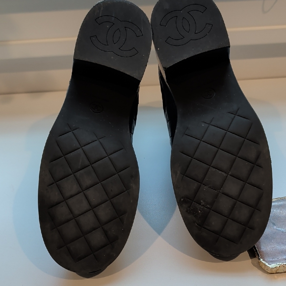 Chic Black Quilted Ankle Boots - Picture 6 of 6
